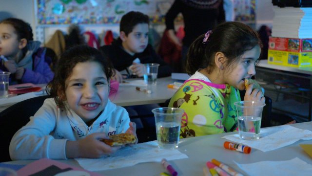 Syrian refugee kids celebrate the holidays in Chicago