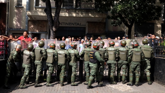Officers of Venezuela's national police block entrance of opposition leaders to the National Assmebly