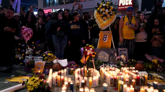 Kobe Bryant fans pay tribute