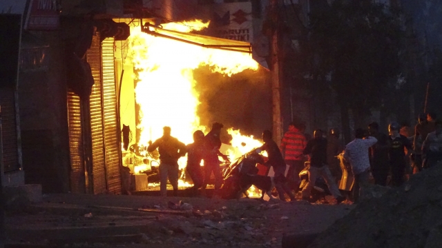 Shop burns amid protests in New Delhi