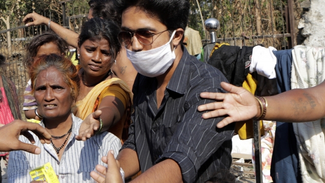 Social workers distribute aid to homeless people during coronavirus lockdown in Mumbai, India