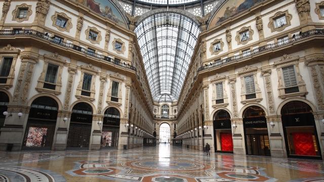 near empty Galleria Vittorio Emanuele II