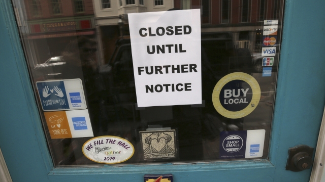 A closed sign hangs in the window of a shop in Portsmouth, N.H., due to caronavirus