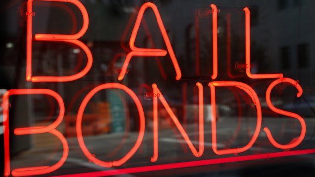 Bail bonds neon sign