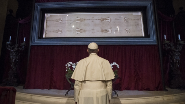 Pope Francis observes the Shroud of Turin