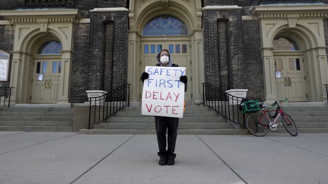 Protester calls on Wisconsin to delay primary vote