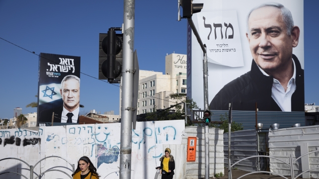 Ads for Benjamin Netanyahu and Benny Gantz