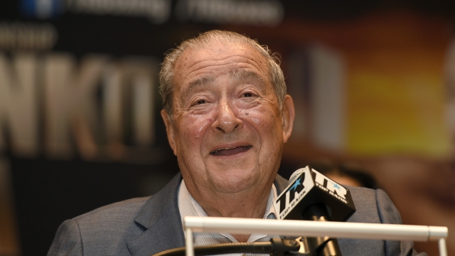 Boxing promoter Bob Arum speaking at a press conference