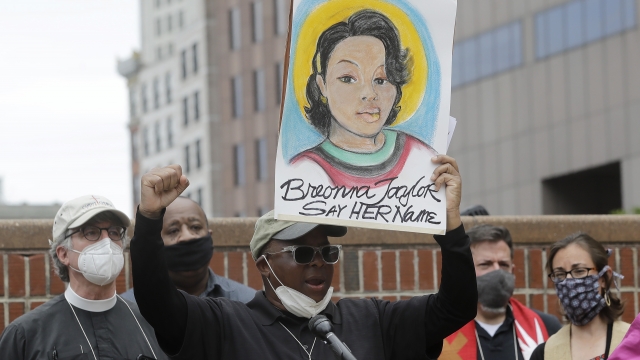 Protesters with portrait of Breonna Taylor