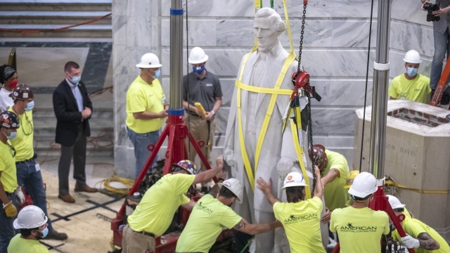 Construction crew prepare to remove statue from Kentucky state capitol