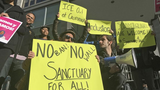 Protesters support California's sanctuary law