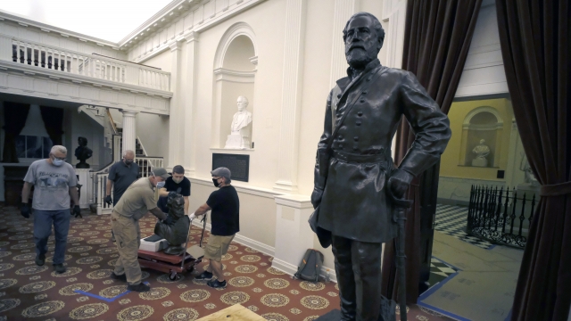 Robert E. Lee statue in the Old House Chamber