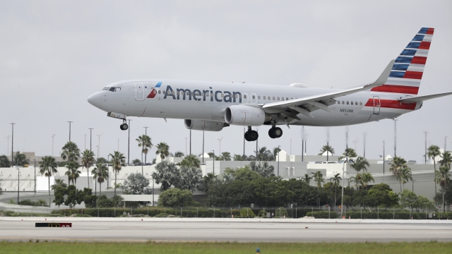 An American Airlines Boeing 737-823 lands at Miami International Airport