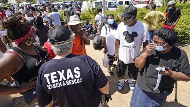 People line up to evacuate Galveston, TX