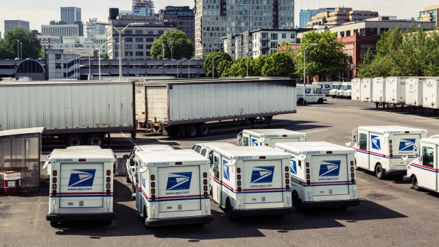 The United States Postal Service main post office and distribution facility at 715 NW Hoyt Street in Portland, Oregon.