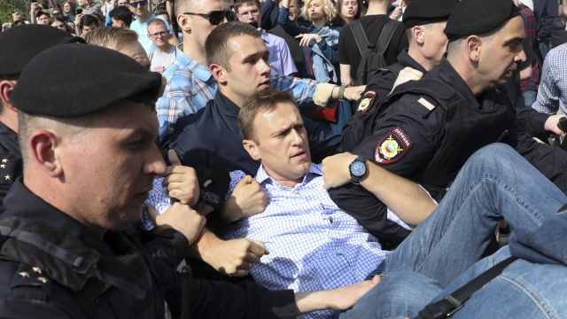 Russian police carry opposition leader Alexei Navalny, center, from a demonstration against President Vladimir Putin in 2018.
