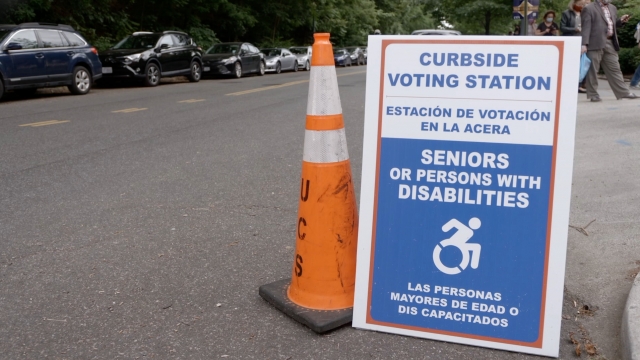 A sign directing seniors or people with disabilities to a curbside voting station in Washington, D.C.
