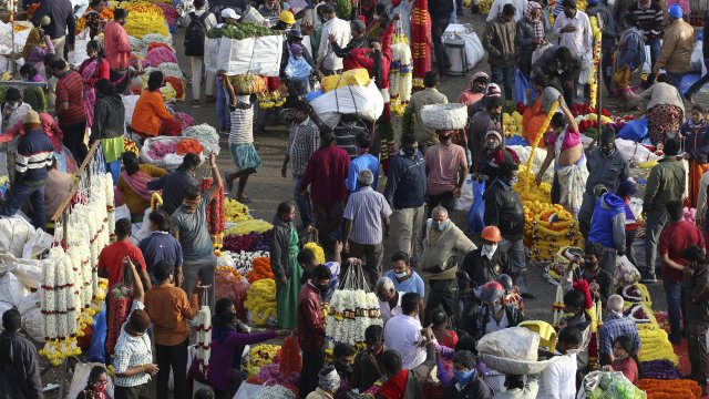 Crowded market in Bengaluru, India