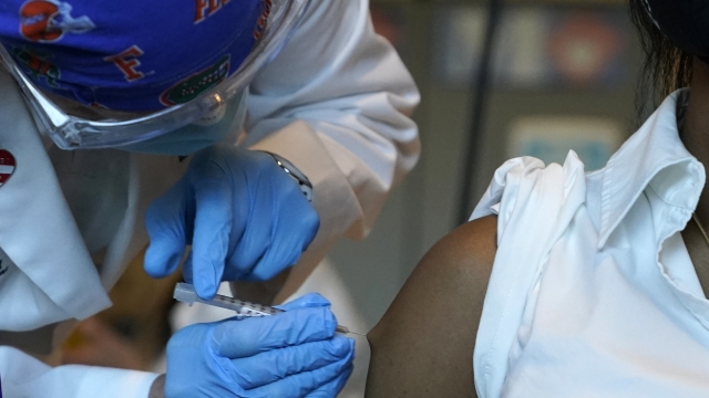 Nurse receives vaccine