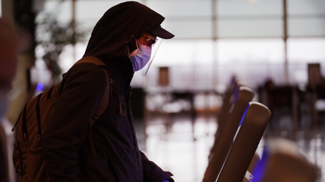Air traveler wearing a protective mask