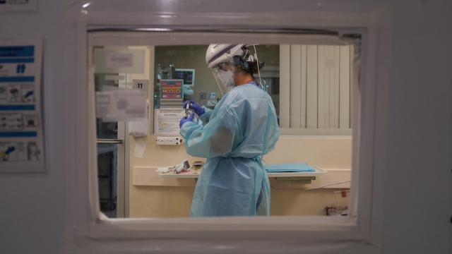 Nurse works in a COVID-19 unit.