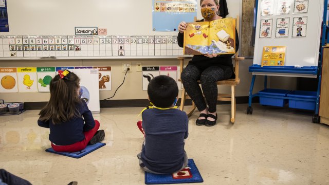 Angela Panush reads a story to her students at Dawes Elementary in Chicago