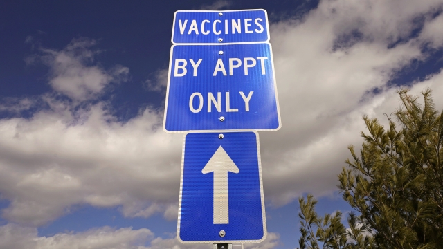 Road sign points to vaccination center