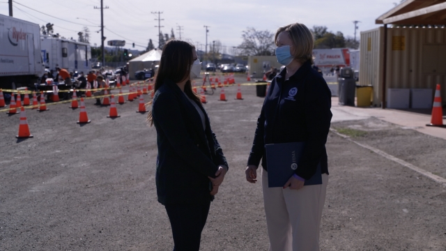 Newsy Health Reporter Lindsey Theis and FEMA Deanna Frazier at a mobile vaccine site.