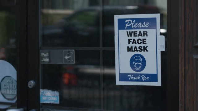 Sign about mask-wearing