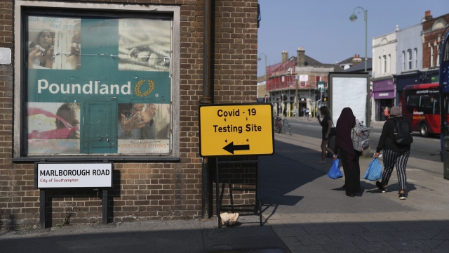 A view of sign directing people to a walk-in coronavirus testing centre on Marlborough Road in Southampton, England.