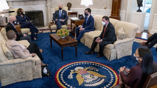 Administration members in Oval Office