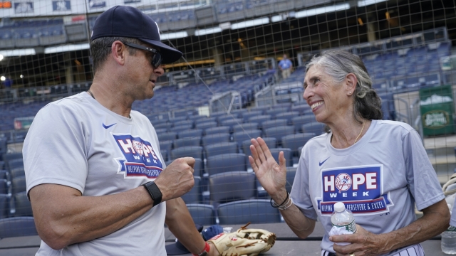 Gwen Goldman speaks with New York Yankees manager Aaron Boone