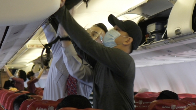 Flight attendant helps passenger