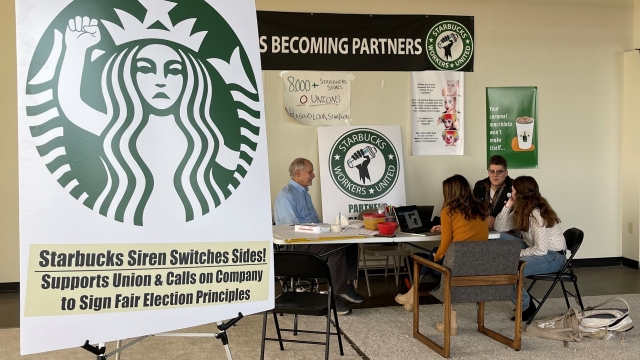 Sign promoting Starbucks unionization efforts