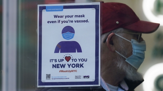 A sign showing mask requirements in a New York store.