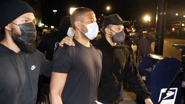 Actor Jussie Smollett, center, leaves the Cook County Jail.