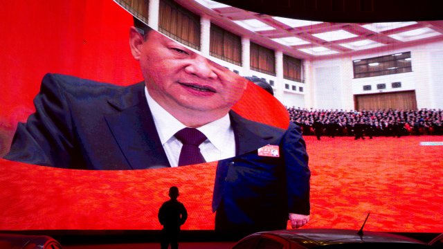 A screen showing photos of Chinese President Xi Jinping