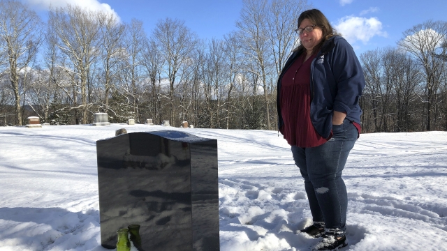 Mother visits grave of her daughter