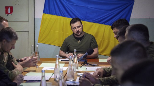 Ukrainian President Volodymyr Zelenskyy attends meeting with military officials.