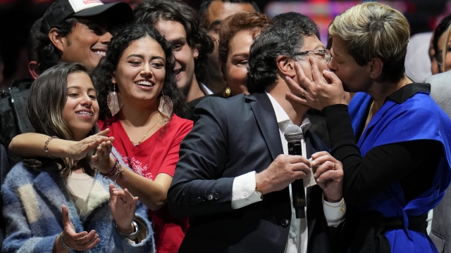 Veronica Alcocer kisses her husband, President-elect Gustavo Petro