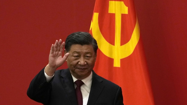 Chinese President Xi Jinping waves.