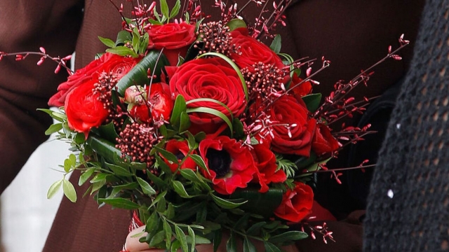 How to save on Valentine's flowers, as inflation hits roses (VIDEO)
