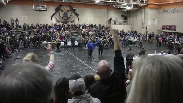 Residents gather in a high school gym in East Palenstine, Ohio, to ask officials questions.