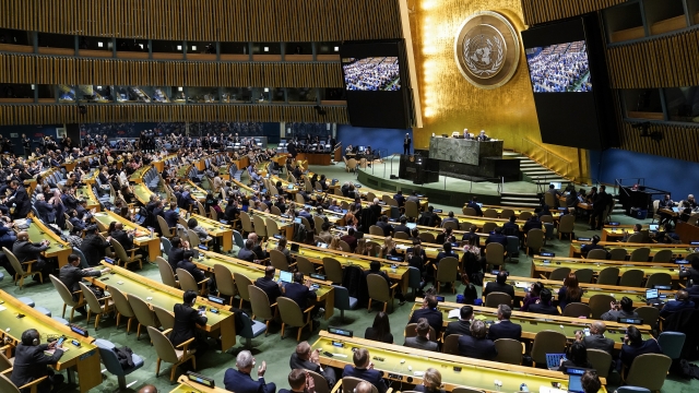 Delegations applaud at the United Nations headquarters.