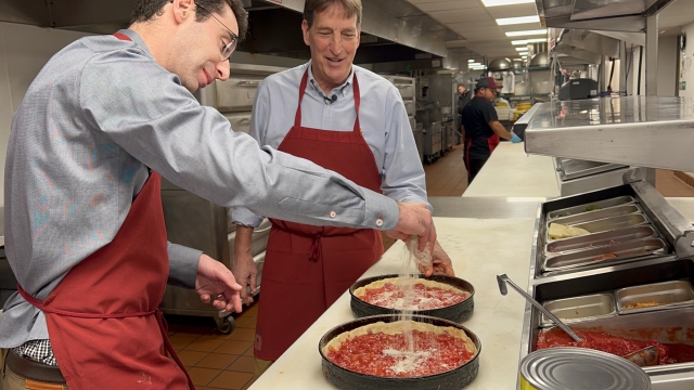 Scripps News' Ben Schamisso helps make pizzas.
