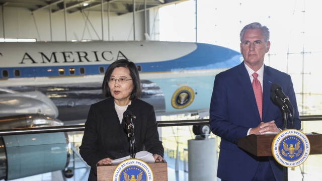 House Speaker Kevin McCarthy, R-Calif., right, and Taiwanese President Tsai Ing-wen