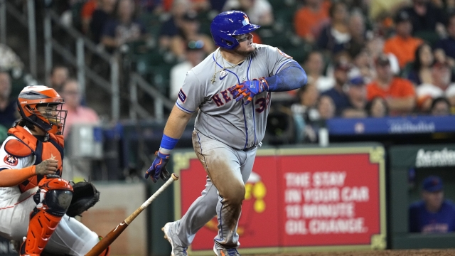 New York Mets player hitting a home run
