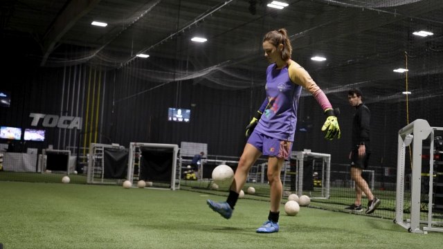Evangeline Cordell dribbling a soccer ball.