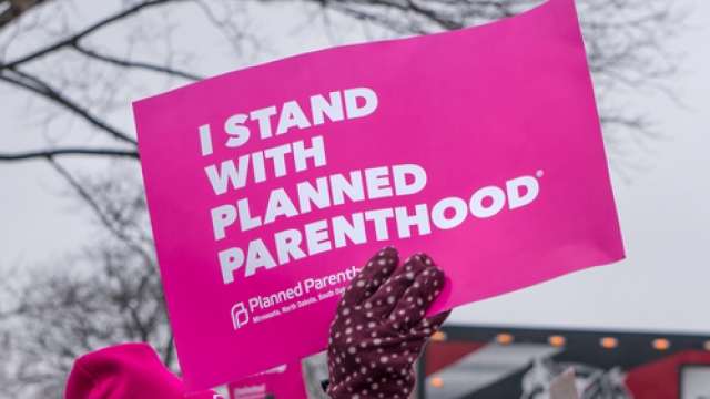 Sign reading "I stand with Planned Parenthood."