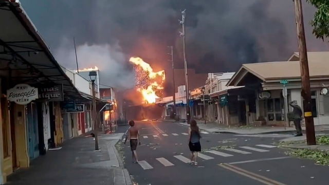Wildfire reaches downtown Lahaina, Maui